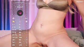 anna-r cкачет на игрушке своей узенькой писей